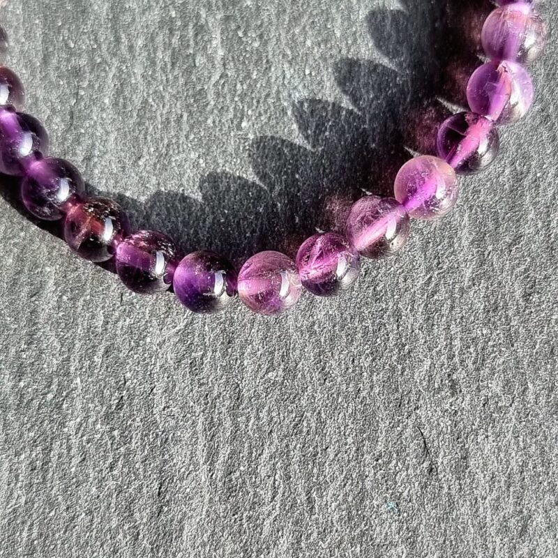 Armband aus glänzendem Amethyst