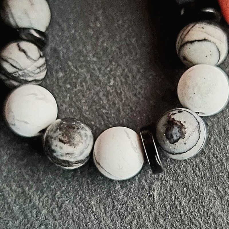 Bracciale in howlite opaca con diaspro Picasso + perle di cocco opache