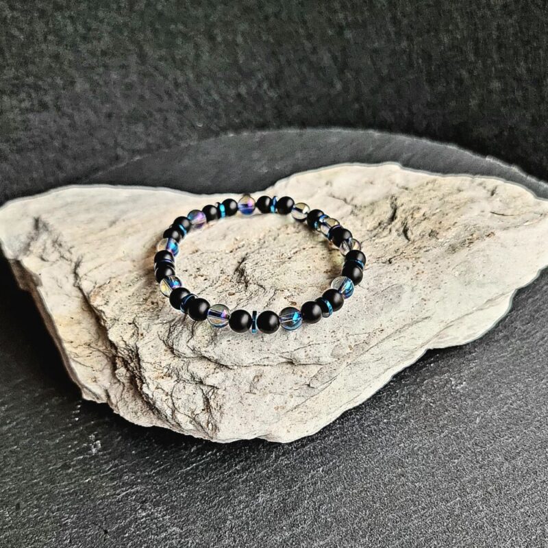 Armband aus mattem Onyx mit glänzendem Aqua Aura und Hämatit