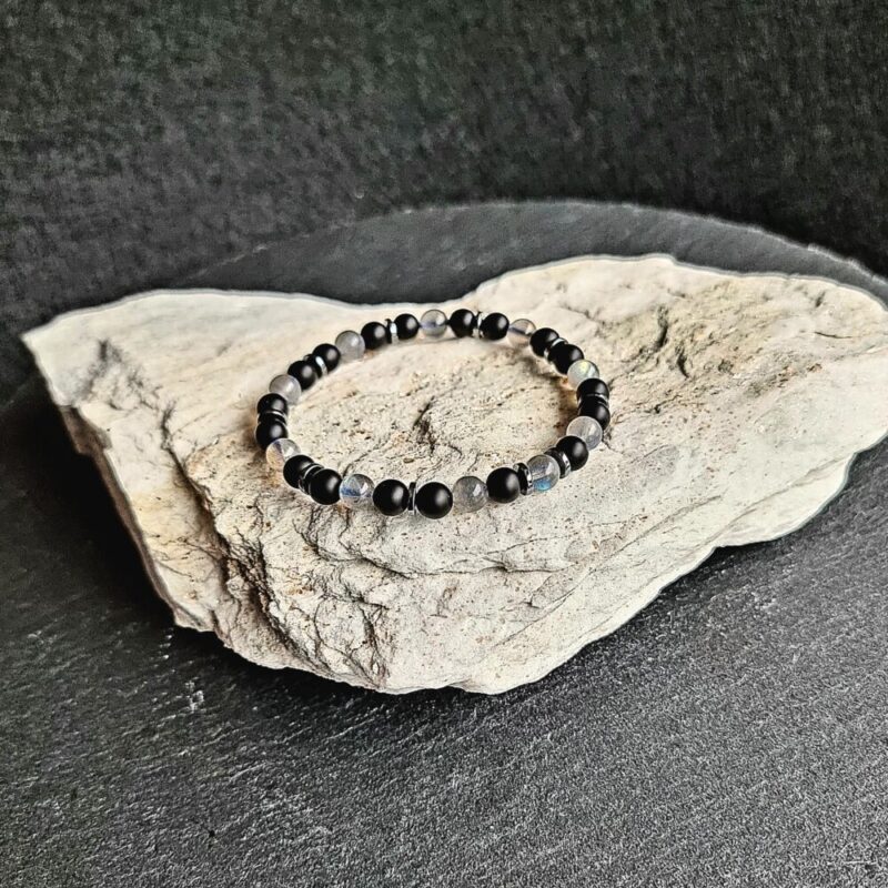 Armband aus mattem Onyx mit glänzendem Labradorit und Hämatit