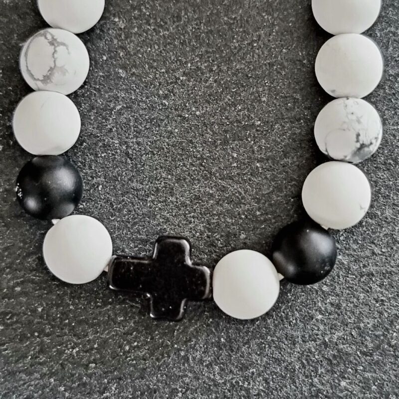 Matte Howlite bracelet with matte Onyx cross