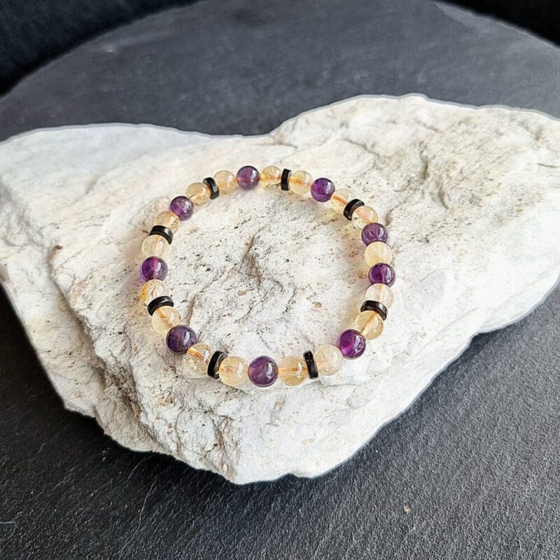 Armband aus glänzendem Amethyst mit glänzendem Citrin und mattem Kokosnussholz