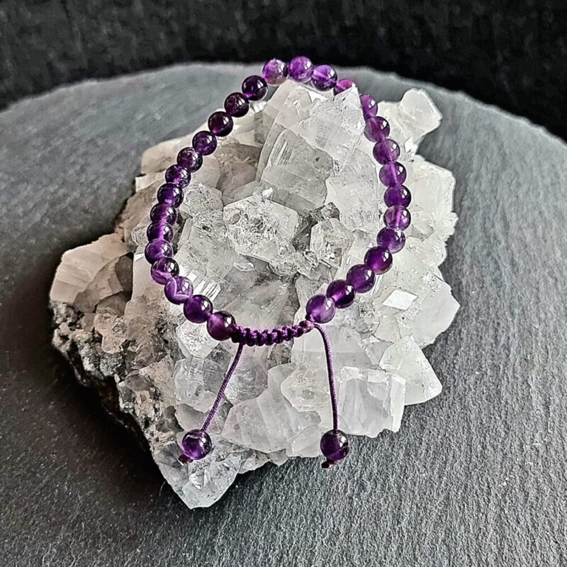 Verstellbares Armband aus glänzendem Amethyst