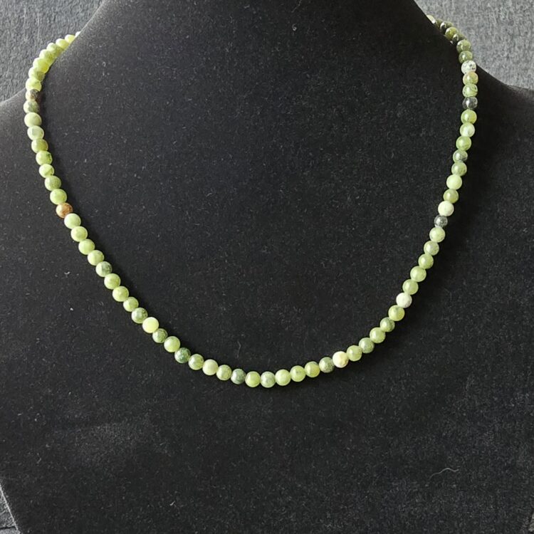 Collier Jade de Thailande Brillant avec fermoir 925